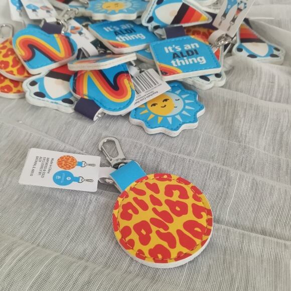 ALDI Quarter Keeper LEOPARD Pattern SUPER FAN Keychain Coin Holder NEW! w/Clip - Picture 1 of 3